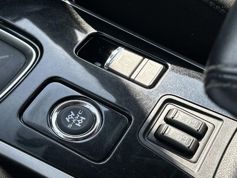 Used 2020 Mitsubishi Outlander ES AWD/4WD image 34
