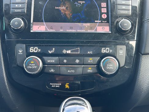 Used 2020 Nissan Rogue SL AWD/4WD image 9