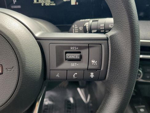 Certified 2025 Nissan Kicks SV image 18