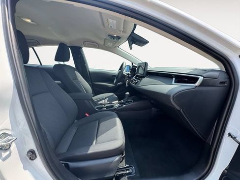 Used 2025 Toyota Corolla LE FWD image 14