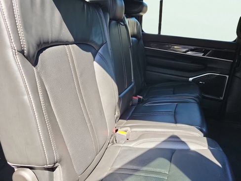 Certified 2022 Jeep Wagoneer Series I AWD/4WD image 18