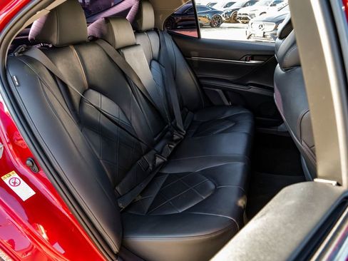 Used 2018 Toyota Camry XLE image 40