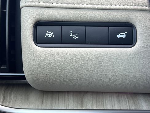 New 2025 Nissan Armada Platinum Reserve image 19