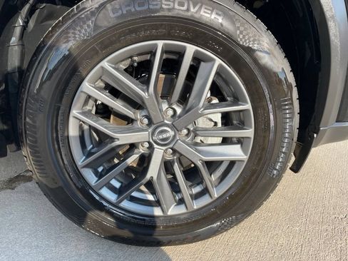Used 2024 Nissan Rogue S FWD image 27