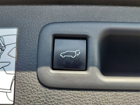 Used 2024 Toyota Highlander XLE image 30