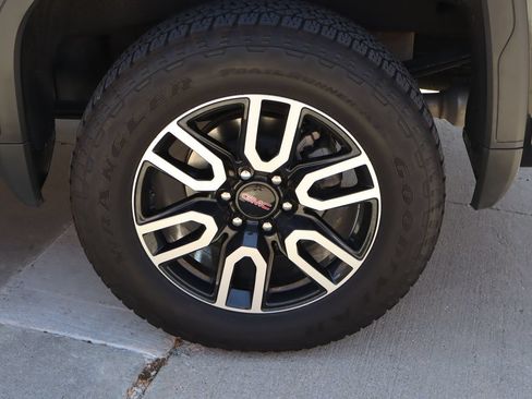 Used 2023 GMC Sierra 1500 AT4 w/ AT4 Premium Package AWD/4WD image 31