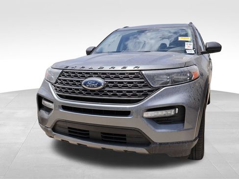 Used 2023 Ford Explorer XLT w/ Equipment Group 202A AWD/4WD image 4