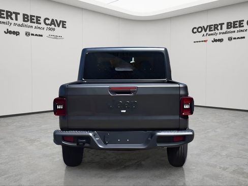 New 2025 Jeep Gladiator Sport image 11