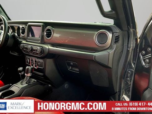 Used 2019 Jeep Wrangler Unlimited Sahara AWD/4WD image 24