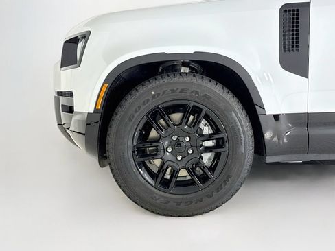 Used 2026 Land Rover Defender 110 X-Dynamic SE AWD/4WD image 27