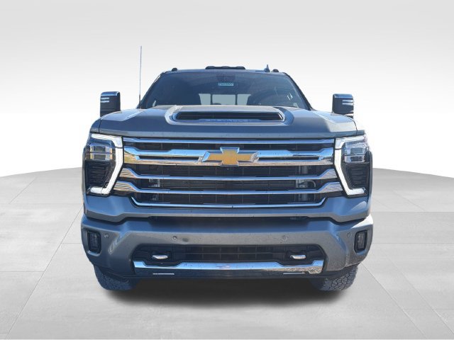 Used 2024 Chevrolet Silverado 3500 High Country w/ Technology Package AWD/4WD image 2