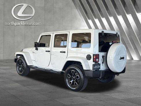 Used 2018 Jeep Wrangler Unlimited Sahara AWD/4WD image 2