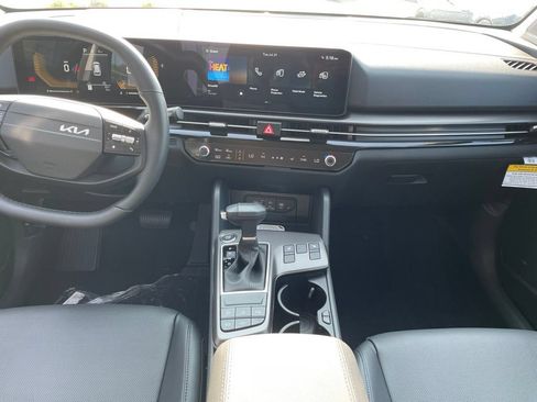 New 2026 Kia Sportage EX FWD image 11