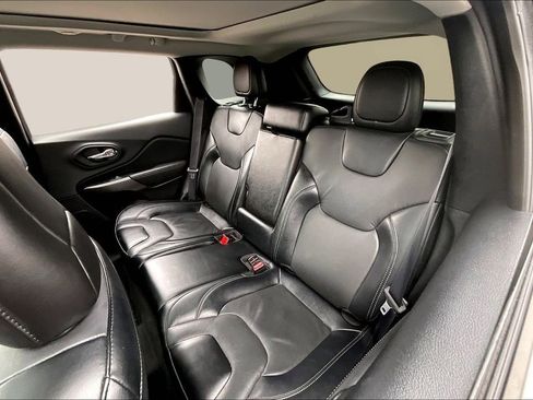 Used 2022 Jeep Cherokee Limited image 25