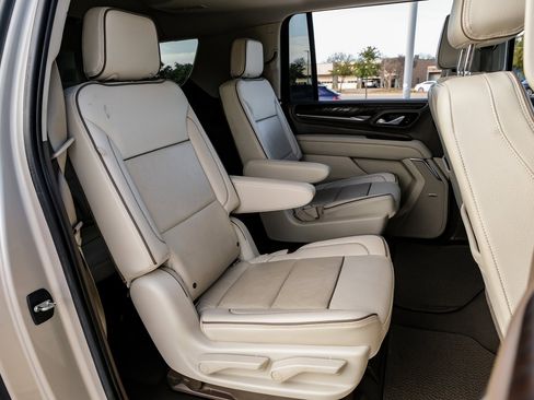 Used 2021 GMC Yukon XL Denali image 41