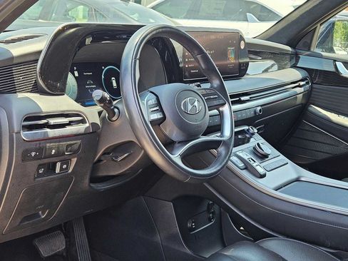 Used 2024 Hyundai Palisade Calligraphy FWD image 2