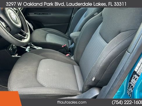 Used 2021 Jeep Renegade Latitude AWD/4WD image 17