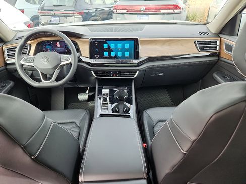 New 2026 Volkswagen Atlas SE image 11