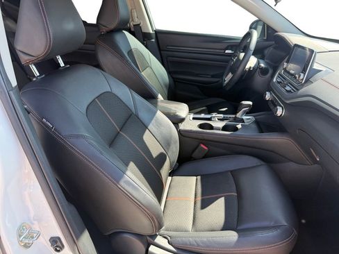 Used 2020 Nissan Altima 2.5 SR w/ Premium Package FWD image 16
