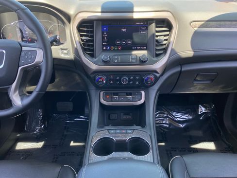 Used 2023 GMC Acadia Denali w/ Denali Ultimate Package FWD image 11