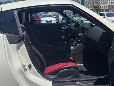 Used 2018 Nissan 370Z NISMO RWD image 13
