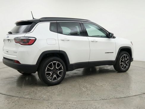 Used 2025 Jeep Compass Trailhawk AWD/4WD image 9