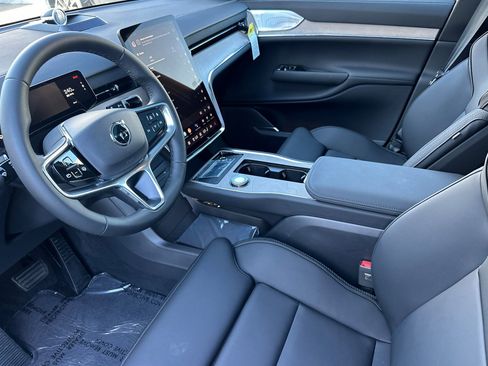 New 2025 Volvo EX90 Ultra image 8