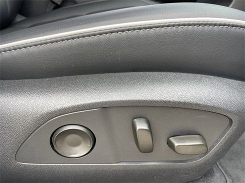 Used 2025 Buick Enclave Preferred image 27