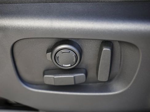 New 2025 Land Rover Discovery Metropolitan Edition image 26