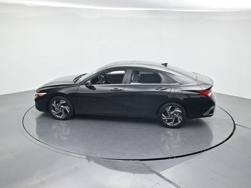 Used 2025 Hyundai Elantra Limited FWD image 40