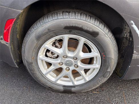 Used 2023 Chrysler Pacifica Touring-L FWD image 9