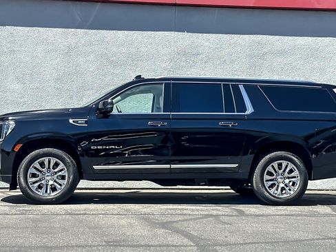Used 2024 GMC Yukon XL Denali AWD/4WD image 2