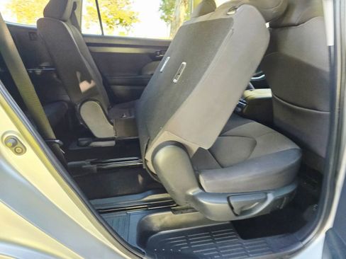 Used 2020 Toyota Highlander LE image 34