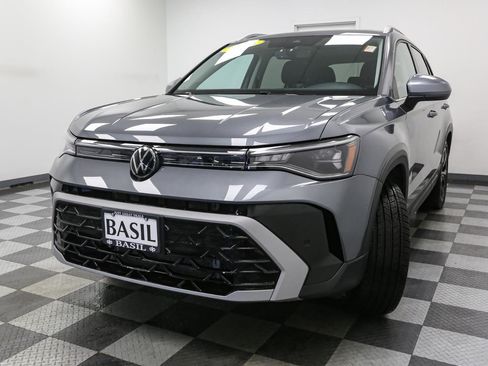 Used 2025 Volkswagen Taos SEL w/ Black Wheel Plus Package image 4