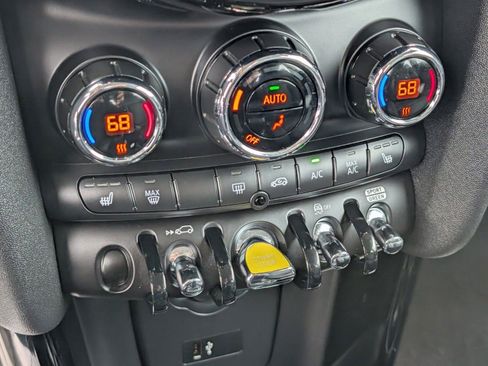 Used 2023 MINI Cooper SE FWD image 8