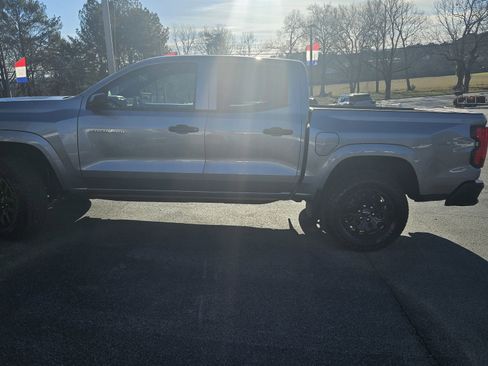 Used 2023 Chevrolet Colorado W/T image 5