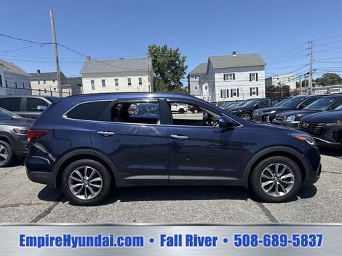 Used 2018 Hyundai Santa Fe SE w/ Cargo Package AWD/4WD image 3