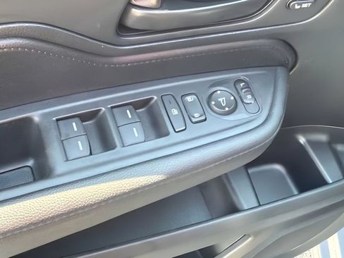 Used 2025 Honda Odyssey Sport-L image 17