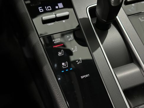 New 2025 Porsche Macan image 36