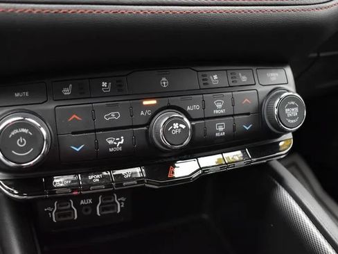 Used 2024 Dodge Durango GT AWD/4WD image 33