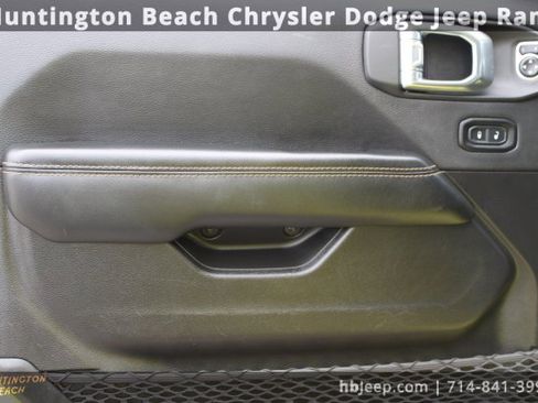 Used 2024 Jeep Wrangler Unlimited Sahara image 11