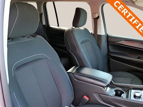 Used 2023 Jeep Grand Cherokee Laredo image 18