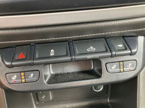 Used 2016 GMC Canyon SLT image 13