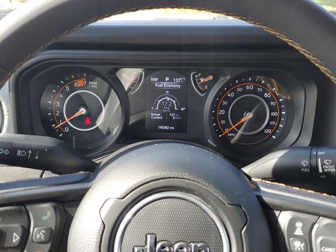 Used 2024 Jeep Wrangler Sport S image 21