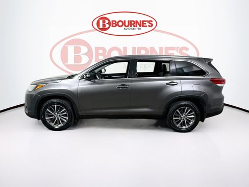 Used 2019 Toyota Highlander XLE w/ Carpet Mat Package (TMS) AWD/4WD image 7
