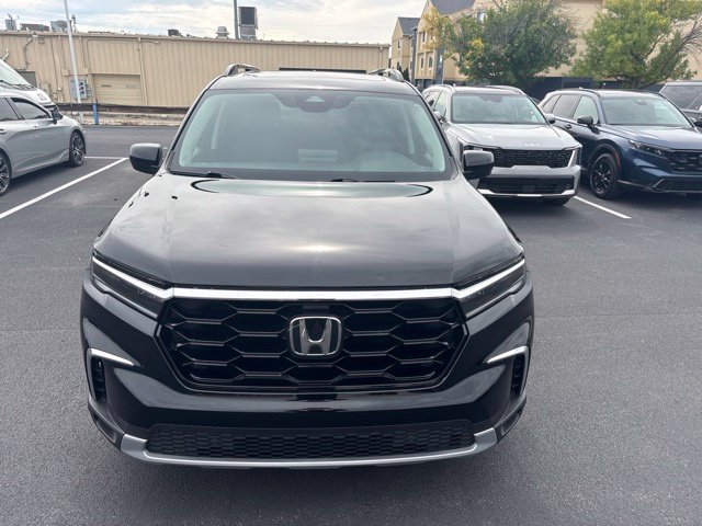 Used 2023 Honda Pilot Touring image 2