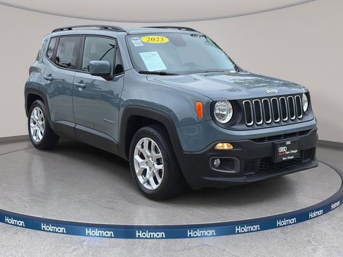 Used 2016 Jeep Renegade Latitude FWD image 4