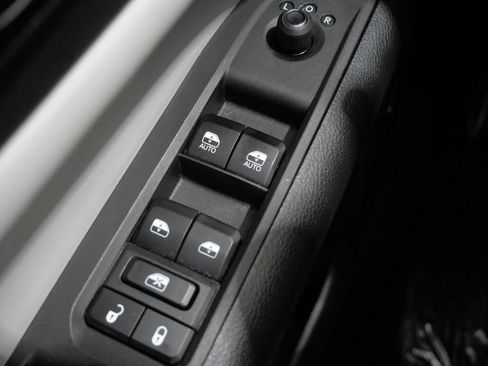 Used 2023 Jeep Compass Limited w/ Sun and Sound Group AWD/4WD image 13