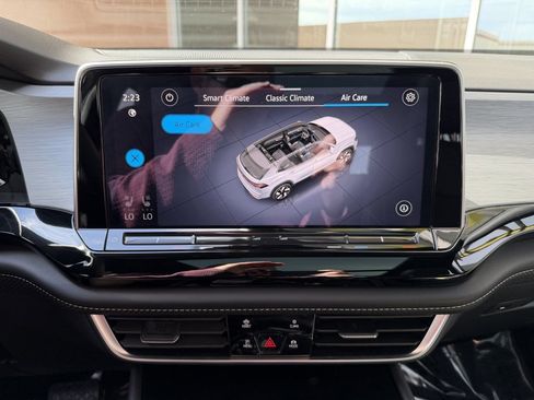 Used 2024 Volkswagen Atlas Cross Sport SE w/ Panoramic Sunroof Package image 23