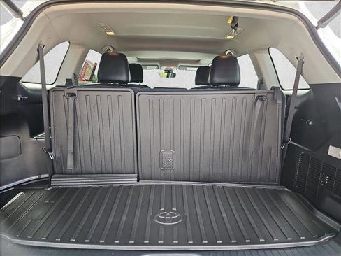 Used 2019 Toyota Highlander XLE AWD/4WD image 6